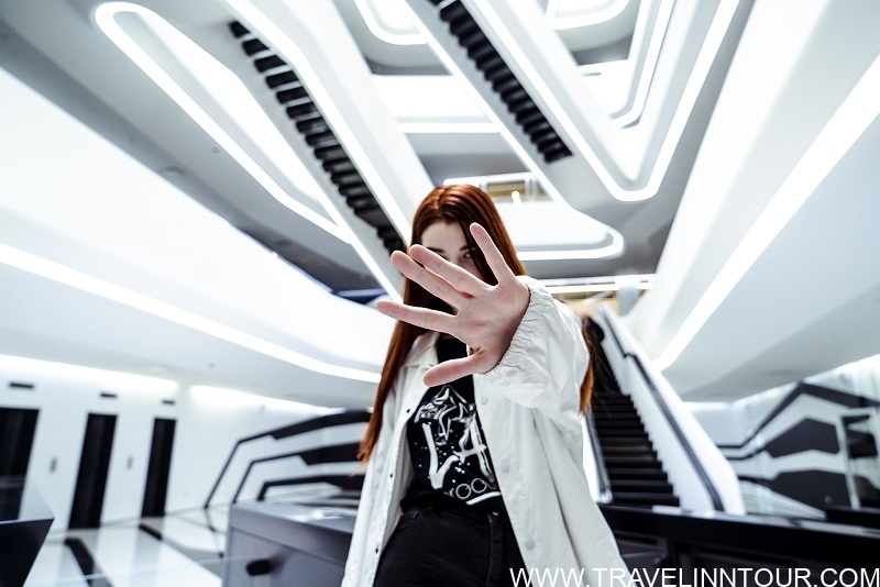 Right Way to Approach Strangers