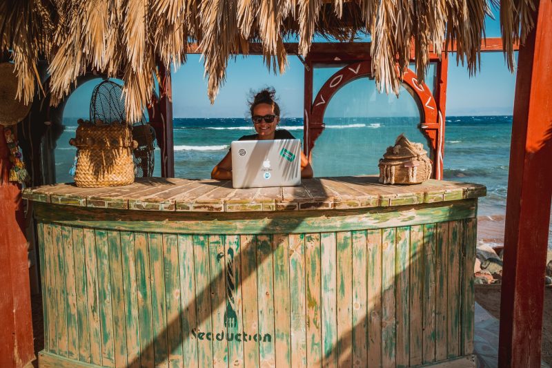 digital nomad Traveling and Earning Money