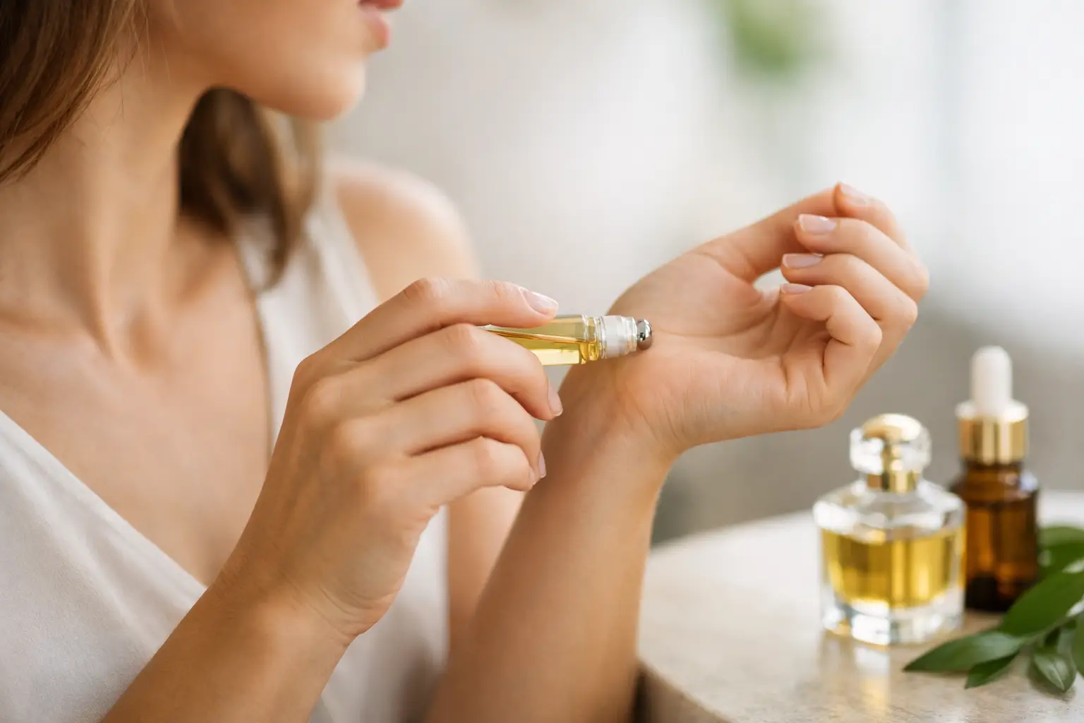 How to Apply Perfume Oil for Better Wear